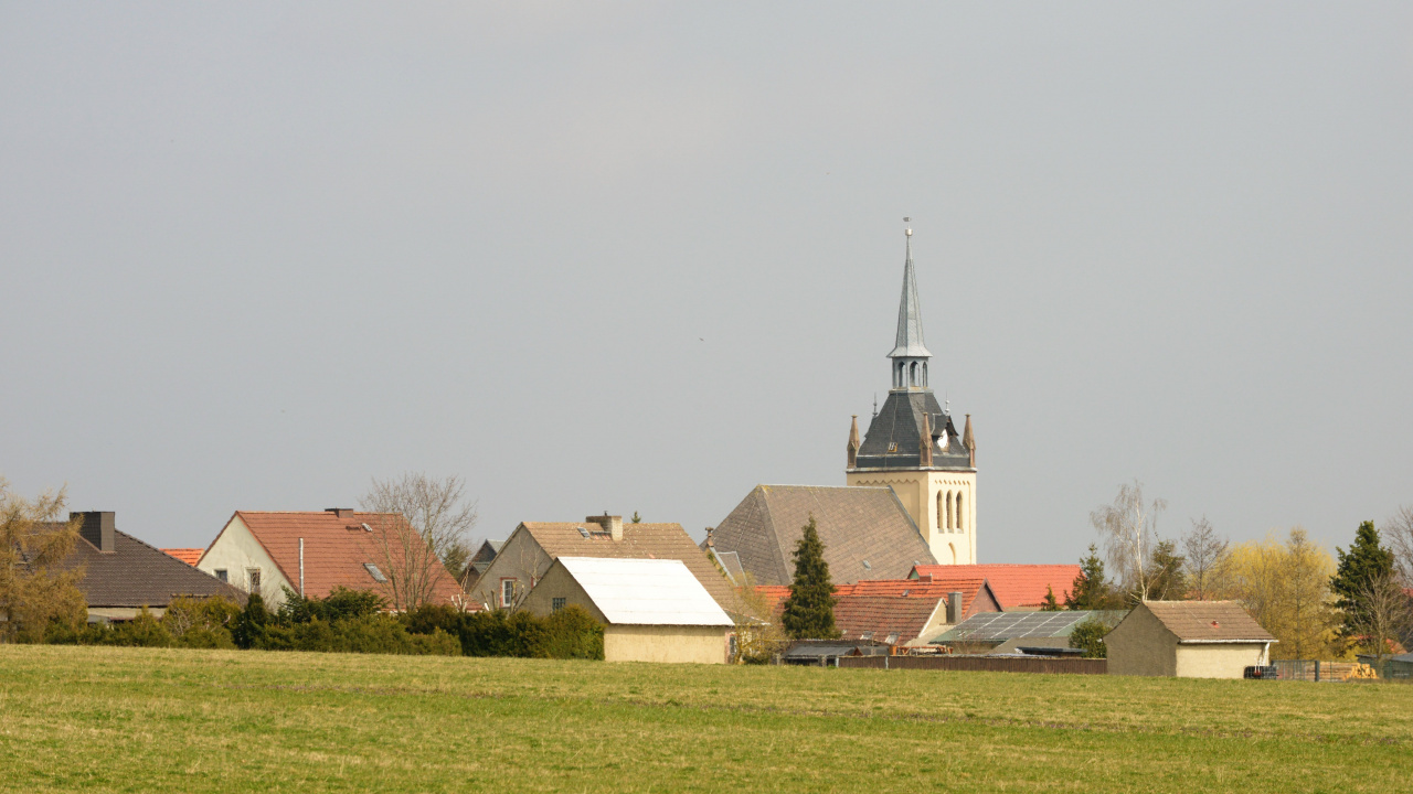 Dorf- und kleine Stadtkirchen