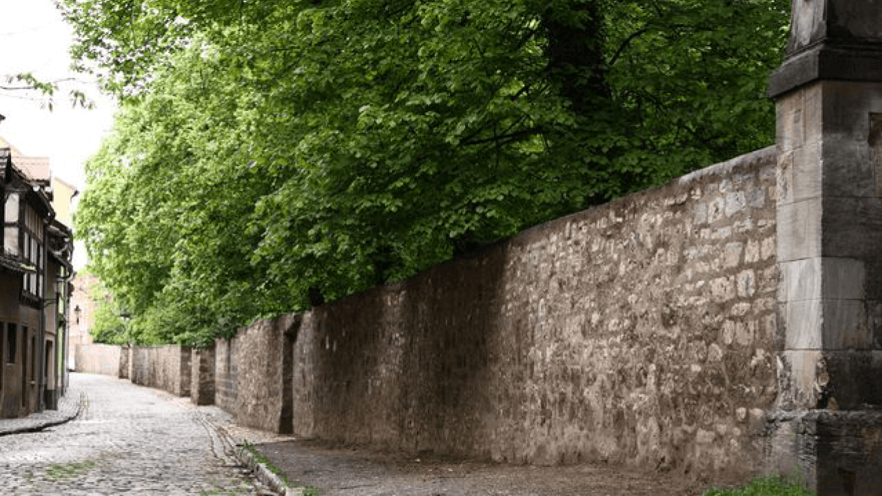 Mauern und G&auml;rten